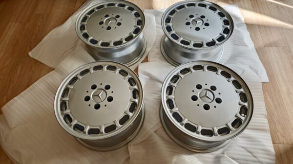OEM Mercedes-Benz Gullideckel W201 2.3-16v/Sportline Wheels